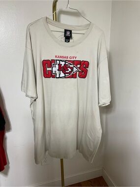 NFL Kansas City Chiefs Cream Tee with Red Logo